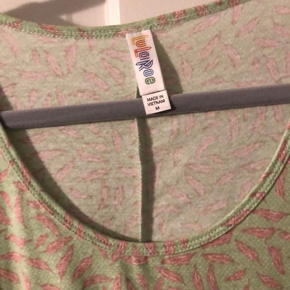 Medium LulaRoe Perfect Tee - Picture 3 of 4